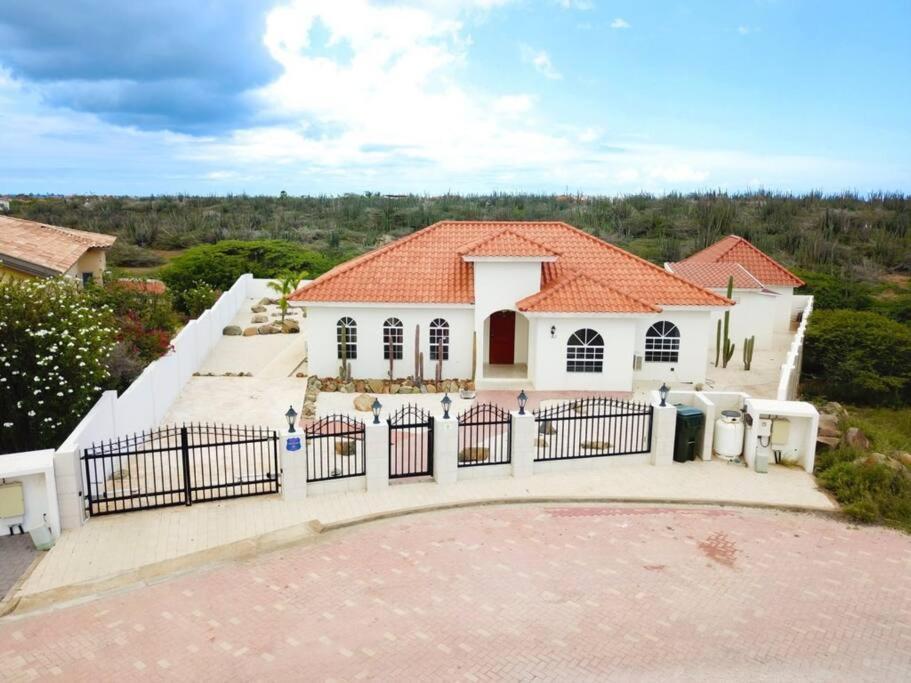 Jolie Villa Entire Villa In Noord, Aruba شاطئ بالم المظهر الخارجي الصورة