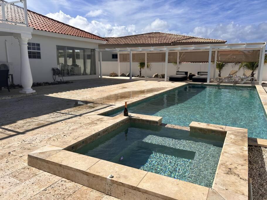 Jolie Villa Entire Villa In Noord, Aruba شاطئ بالم المظهر الخارجي الصورة